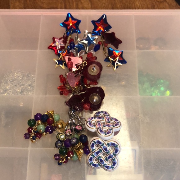 Set of (5) Costume Pierced Earrings - Picture 15 of 15